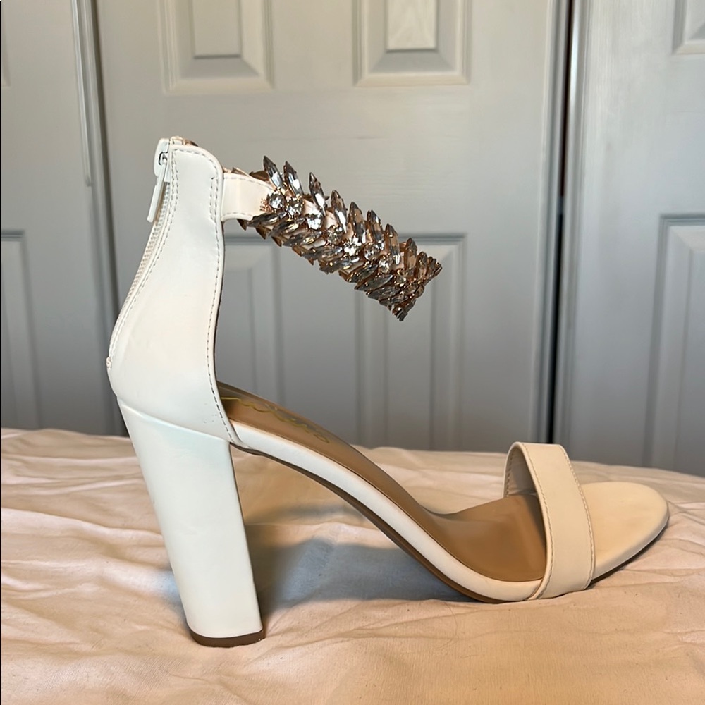 Elegant White Heeled Sandals with Silver Accents